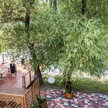 Vakvarju Csonakhaz 3*